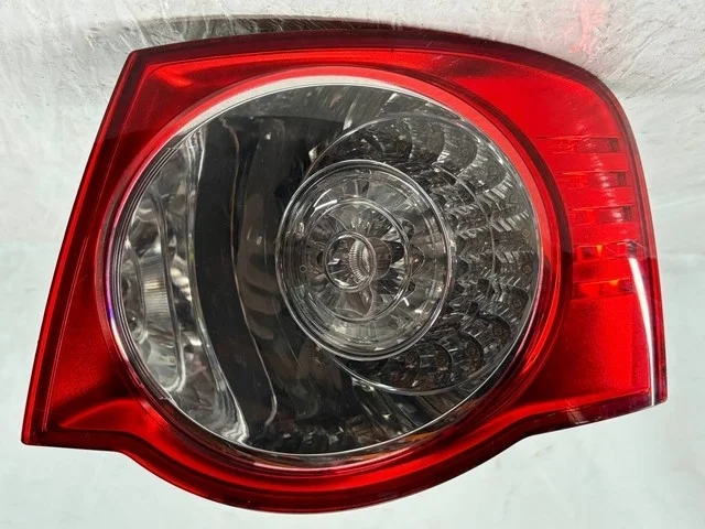 Фонарь задний правый внешний 1K2 VOLKSWAGEN JETTA V 1K2 / 1K5 2005-2011