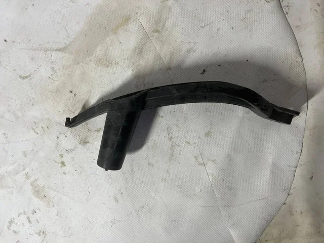 Кронштейн крепления фары правый VOLKSWAGEN JETTA V 1K2 / 1K5 2005-2011, GOLF V 1K1 / 1K5 2003-2009