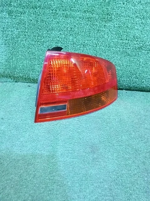 Фонарь задний правый внешний (царапина) 8E AUDI A4 B7 2004-2008