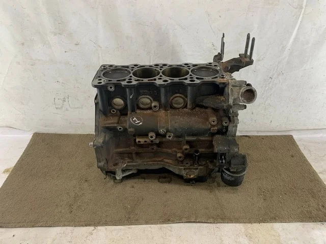 Блок цилиндров (сколы на поршнях) CU5W MITSUBISHI GRANDIS NA4W 2003-2011, OUTLANDER CU 2003-2007, GALANT DM 2008-2012, AIRTREK CU 2001-2005
