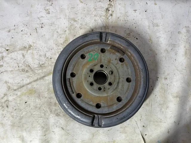 Маховик 1K2 VOLKSWAGEN PASSAT B6 2005-2010, JETTA V 1K2 / 1K5 2005-2011, GOLF V 1K1 / 1K5 2003-2009