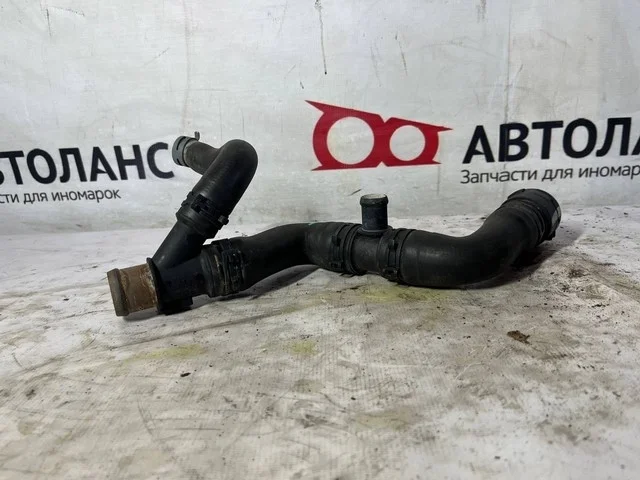 Патрубок радиатора охлаждения левый верхний 1K2 VOLKSWAGEN JETTA V 1K2 / 1K5 2005-2011, GOLF V 1K1 / 1K5 2003-2009