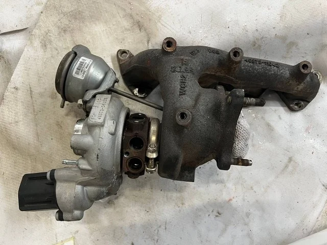 Коллектор выпускной 3C VOLKSWAGEN JETTA VI 162 / 163 / AV2 / AV3 2010-2014, PASSAT B7 2011-2015, JETTA VI 162 / 163 / AV2 / AV3 2015-2018