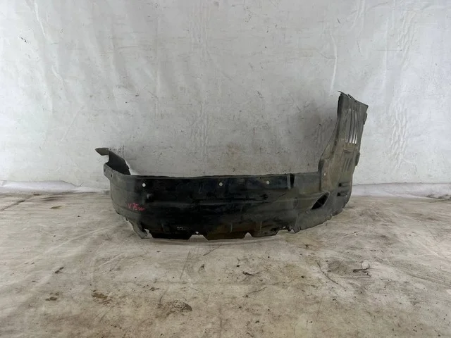 Подкрылок передний правый (надрыв) V75W MITSUBISHI PAJERO III / MONTERO III V6 / V7 2000-2002, PAJERO III / MONTERO III V6 / V7 2003-2006
