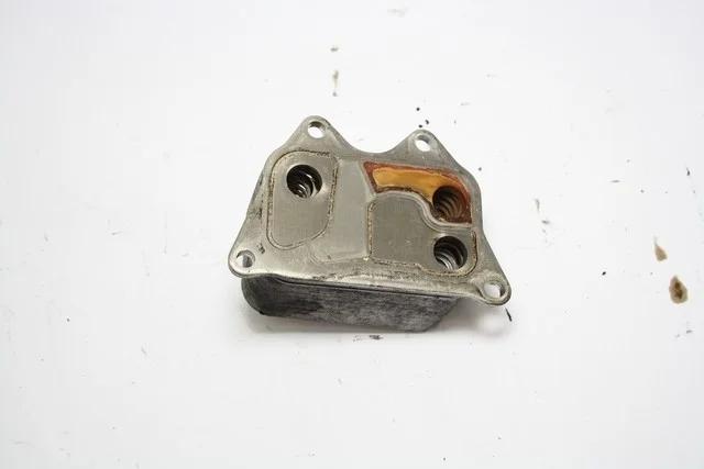 Радиатор масляный B6 AUDI A4 B8 2007-2011, VOLKSWAGEN PASSAT B6 2005-2010, JETTA V 1K2 / 1K5 2005-2011, GOLF V 1K1 / 1K5 2003-2009