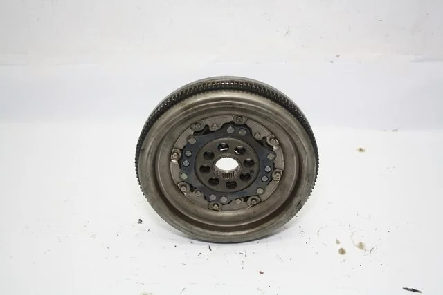 Маховик B6 VOLKSWAGEN PASSAT B6 2005-2010, PASSAT CC 357 2008-2012, JETTA V 1K2 / 1K5 2005-2011, GOLF V 1K1 / 1K5 2003-2009