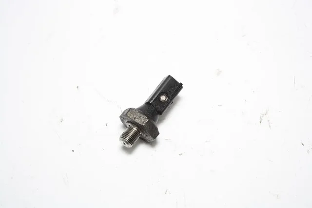 Датчик давления масла B6 VOLKSWAGEN TOURAN II 1T3 2010-2015, AUDI A4 B8 2007-2011, VOLKSWAGEN PASSAT B6 2005-2010, GOLF V 1K1 / 1K5 2003-2009