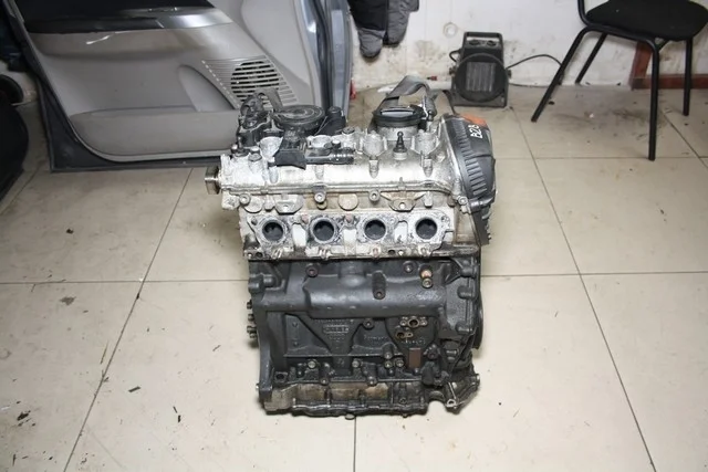 Двигатель (дефект поддона) B6 BZB VOLKSWAGEN PASSAT B6 2005-2010, PASSAT CC 357 2008-2012, AUDI A3 8P 2008-2012, SKODA SUPERB II 3T 2008-2013