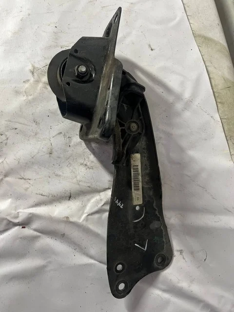 Рычаг подвески задний левый продольный 1K2 VOLKSWAGEN JETTA V 1K2 / 1K5 2005-2011, GOLF V 1K1 / 1K5 2003-2009, GOLF VI 5K1 / AJ5 2009-2013