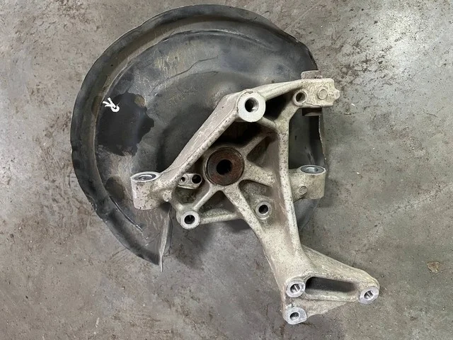 Кулак задний правый AUDI TT 8J 2006-2015, VOLKSWAGEN PASSAT B7 2011-2015, PASSAT CC 357 2008-2012, SCIROCCO III 2008-2014