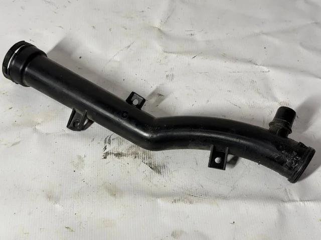 Патрубок системы охлаждения PEUGEOT PEUGEOT 308 I T7 2007-2015, CITROEN BERLINGO B9 2008-2022, PEUGEOT PEUGEOT 508 8E /8D 2010-2018, PEUGEOT 408 2012-