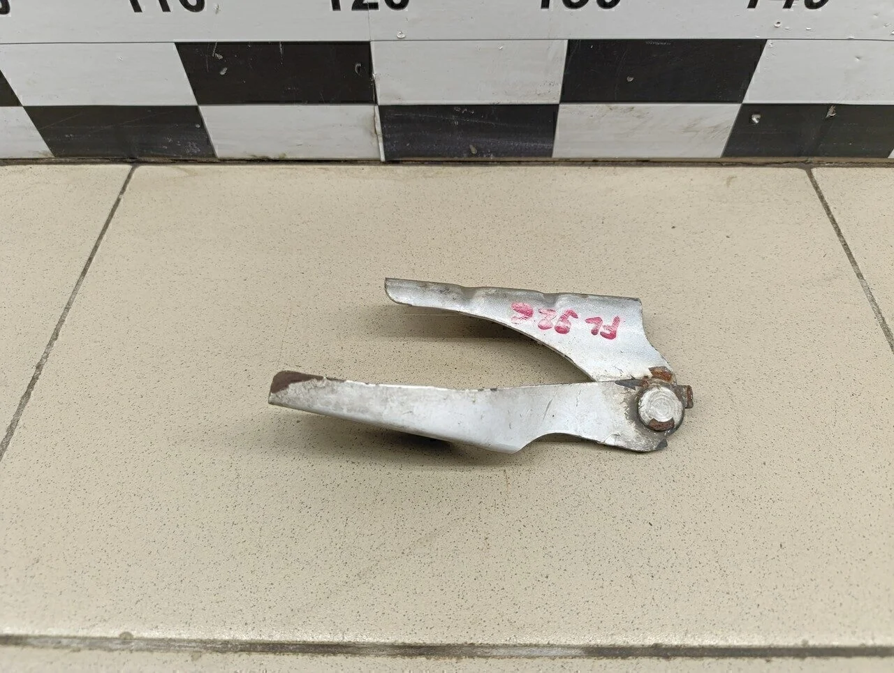 Петля капота левая Transit 2006-2013