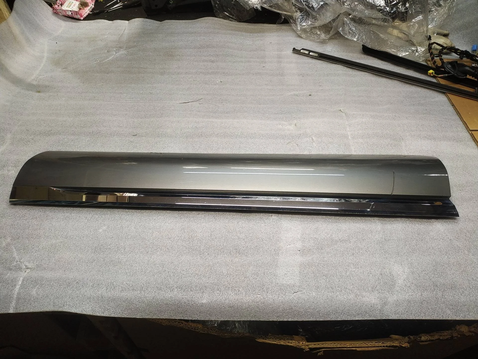 накладка двери передней правой Volkswagen Touareg 7P6 2011