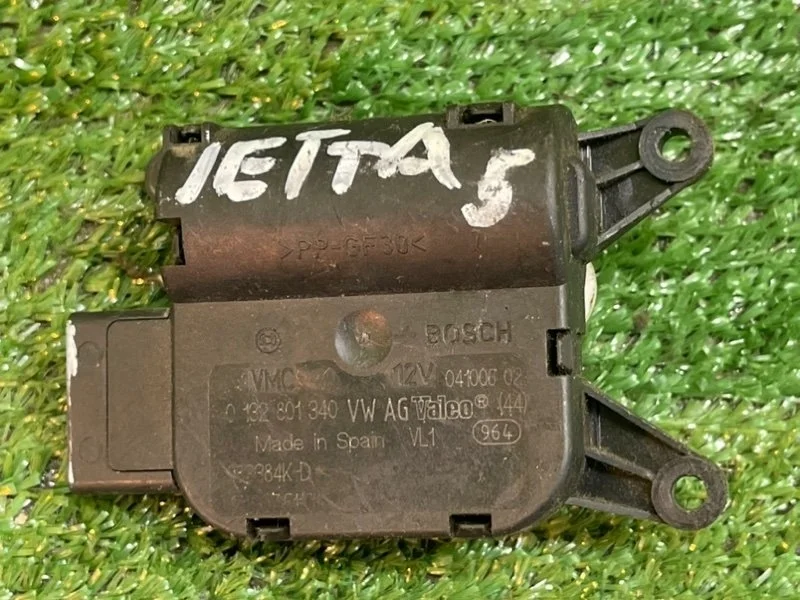 Сервопривод заслонок печки Volkswagen Jetta 5