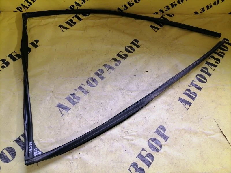 Уплотнитель резиновый Toyota Land Cruiser 200 2008-2021 2013 6815260050 4.5 1VDFTV 235Л/С DIESEL TURBO