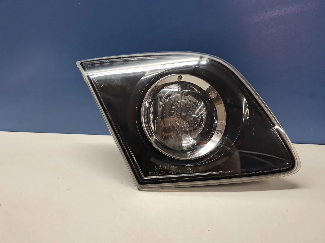 Фонарь в крышку левый для Mazda 3 BK 2002-2009