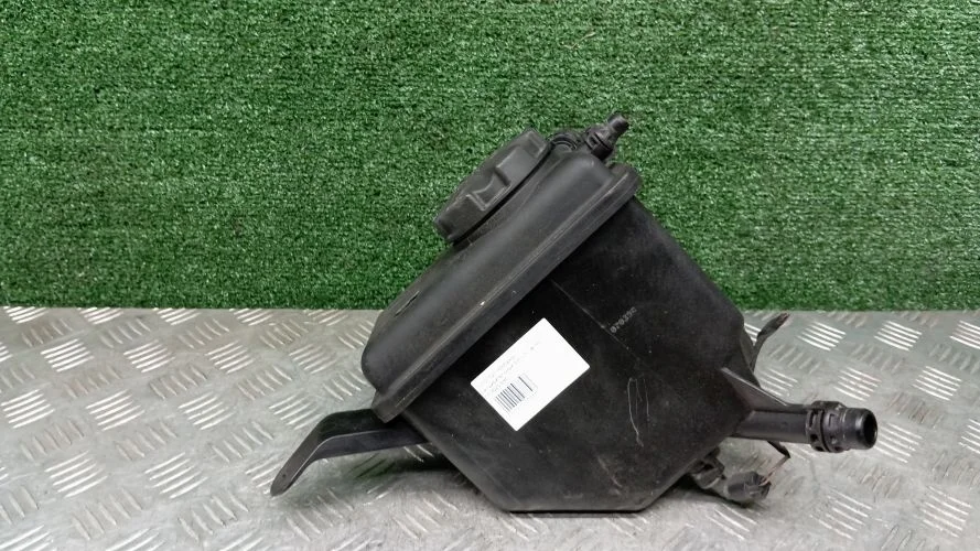 бачок расширительный Bmw N52B25,N52B30,N52B25A,N52B30A,226S1,N62B44A,N52B30AE E60,E63 Bmw 5-Series,6-Series N52B25,N52B30,N52B25A,N52B30A,226S1,N62B44A,N52B30AE E60,E63 17137521189,17137542986,17137519219