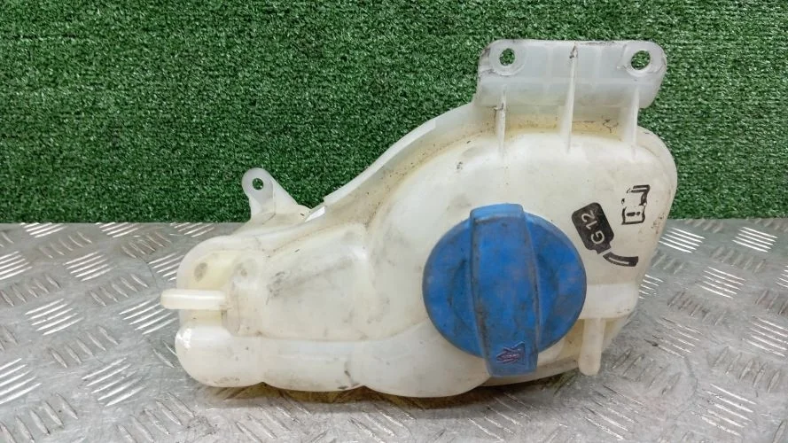 бачок расширительный Audi BPK,BVJ,BFM 4E2,D3 Audi A8 BPK,BVJ,BFM 4E2,D3 4E0121403G