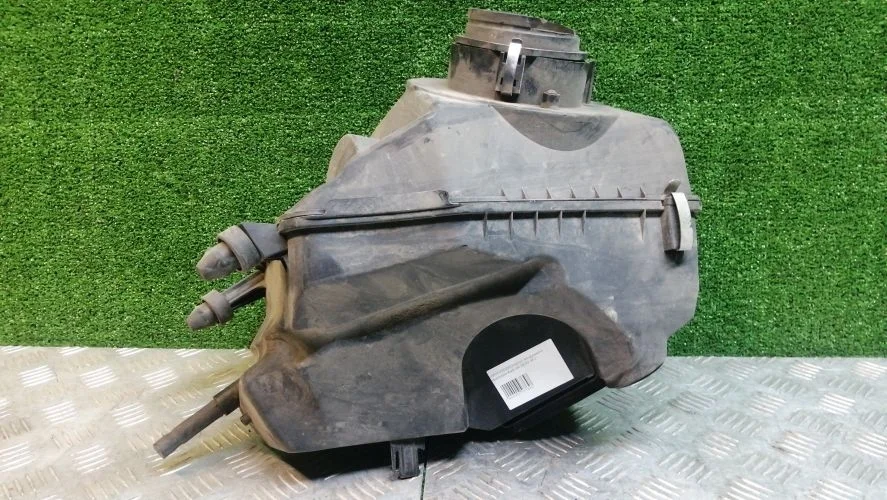 корпус воздушного фильтра Audi BDW 4F2 Audi A6 BDW 4F2 4F0133835E,4F0133835K