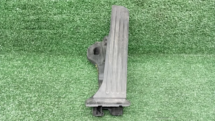 педаль газа Volkswagen CFF A32,B7 Volkswagen Passat CFF A32,B7 1K1723503AR