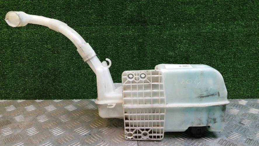 бачок стеклоомывателя Volkswagen CFF,CAYC,CPRA 162,A32,JE,B7 Volkswagen Passat,Jetta CFF,CAYC,CPRA 162,A32,JE,B7 5C6955453S,5C6955453Q,5C6955453R