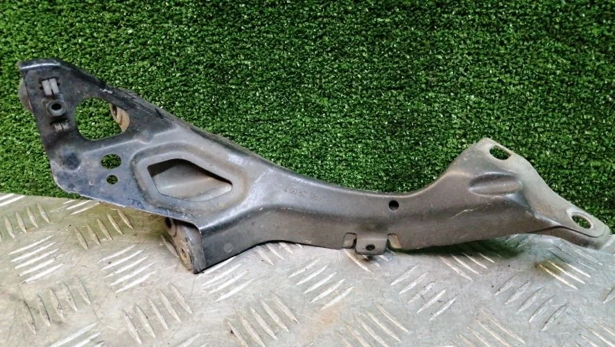 крепление крыла Audi CDUC 4G2 Audi A6 CDUC 4G2 4G0805816