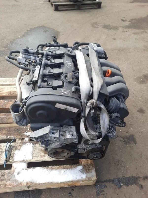 Двигатель Audi A3 ХЕТЧБЭК 3ДВ. ПРАВЫЙ РУЛЬ AXW