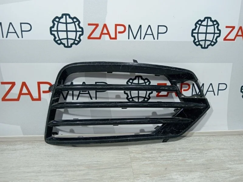 Решетка бампера передняя правая Audi Q3 8U