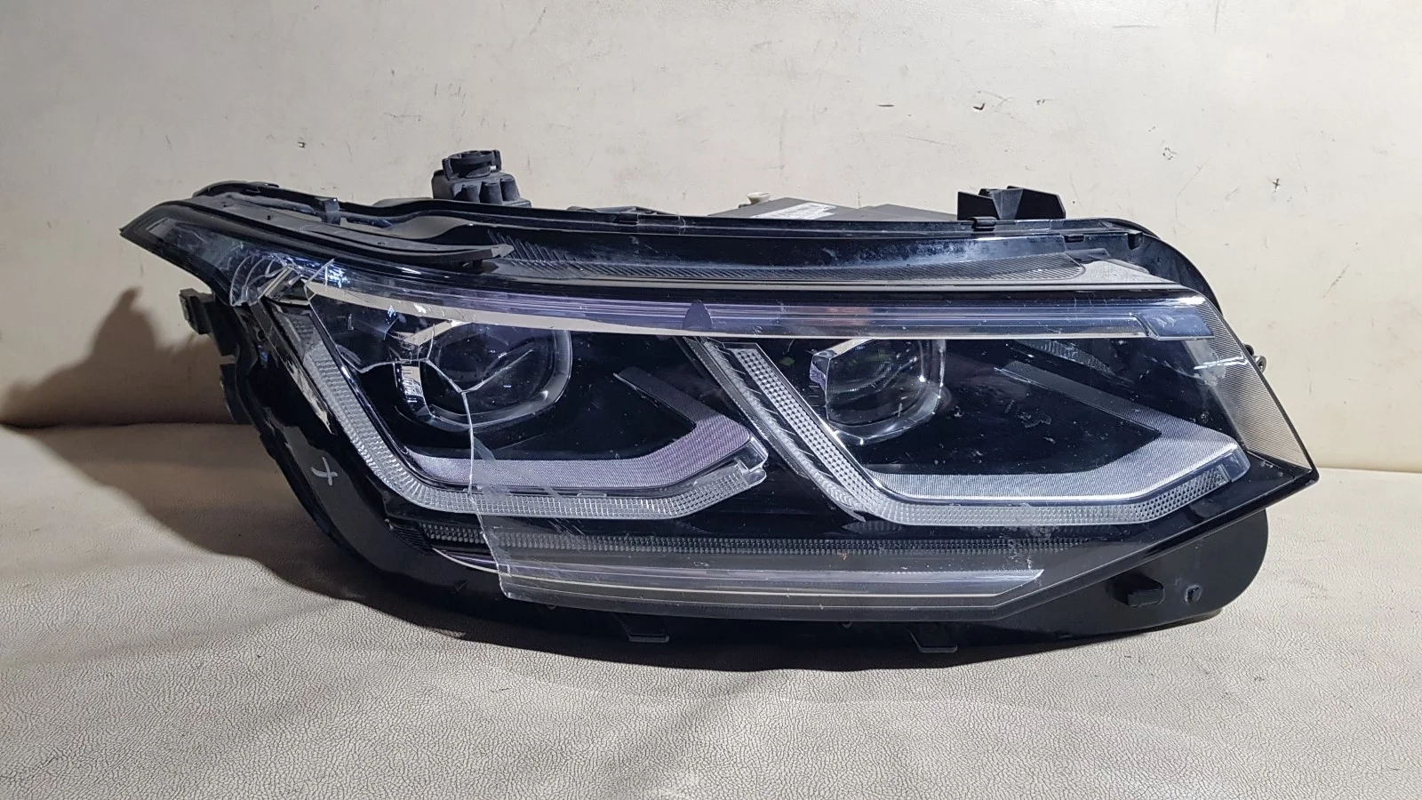 фара правая VOLKSWAGEN TIGUAN 2, MK2, AD1   ФОЛЬКСВАГЕН   ТИГУАН   Правый  5NB941082C 2016-2024 (контрактная запчасть)