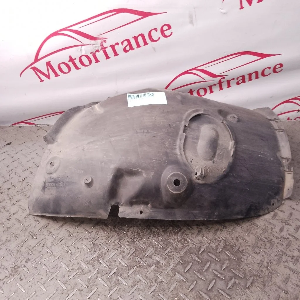 Подкрылок Renault Megane 8200415287 2, передний правый
