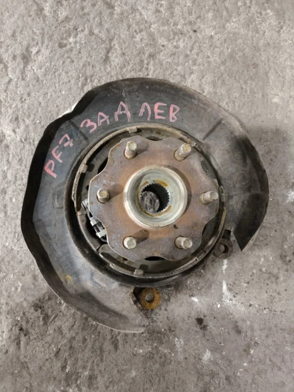 Кулак задний левый Nissan Pathfinder (R51M) 2004-2013 2006 Внедорожник