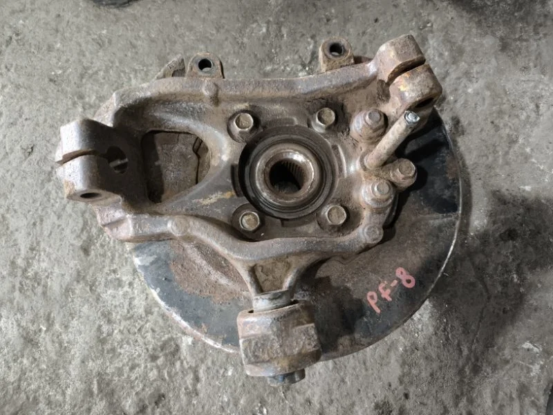 Кулак задний левый Nissan Pathfinder (R51M) 2004-2013 2005 Внедорожник