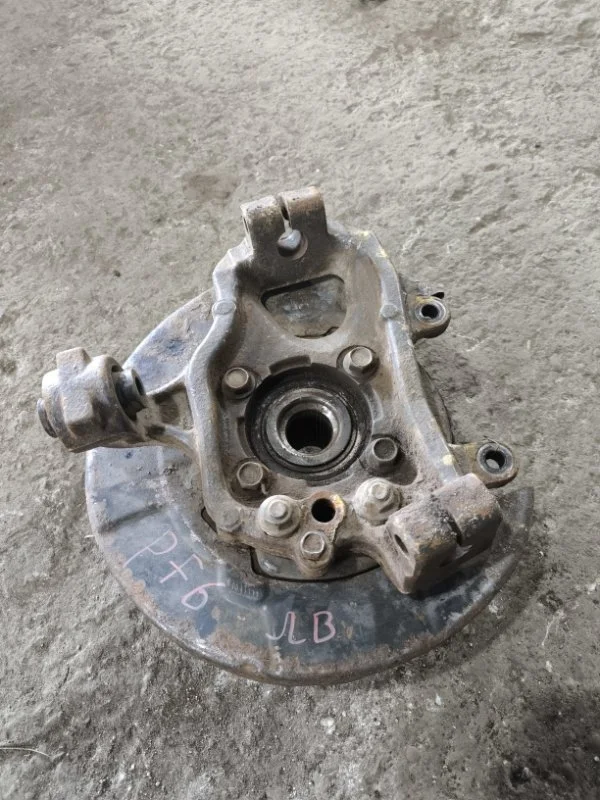Кулак задний левый Nissan Pathfinder (R51M) 2004-2013 2007 Внедорожник