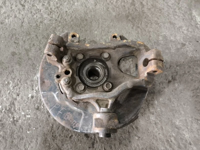 Кулак задний правый Nissan Pathfinder (R51M) 2004-2013 2007 Внедорожник