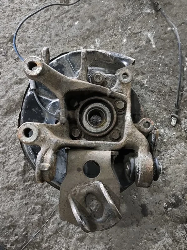 Кулак задний правый Toyota Rav 4 (CA40) (2012-2019) 2015