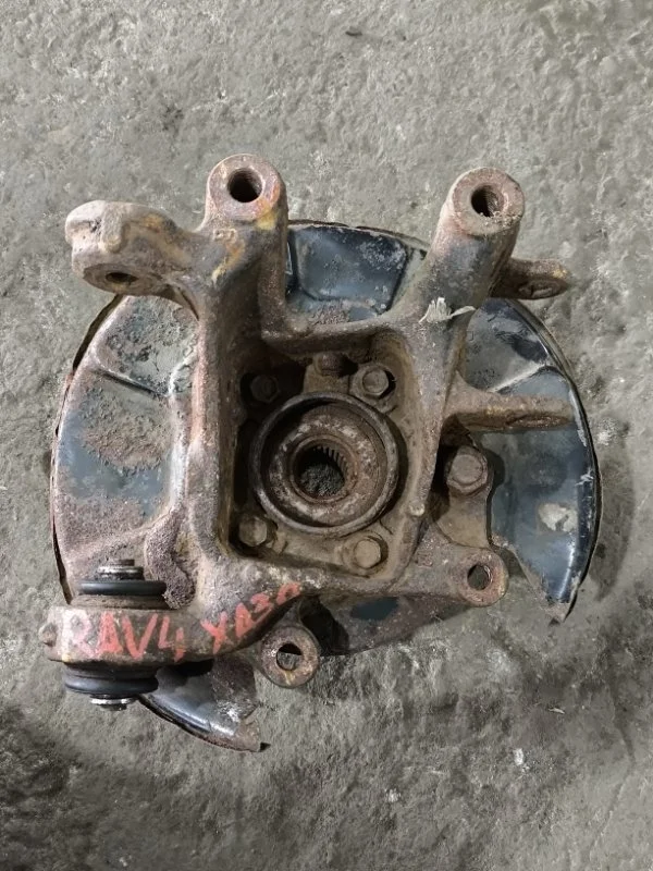 Кулак задний правый Toyota Rav 4 (XA30) (2005-2014) 2008