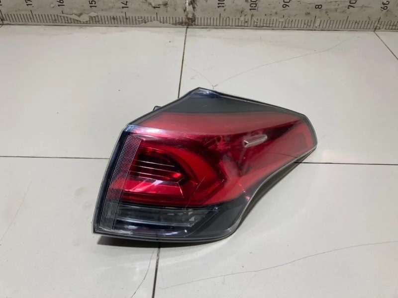 Фонарь наружный задний правый Toyota Rav4 CA40