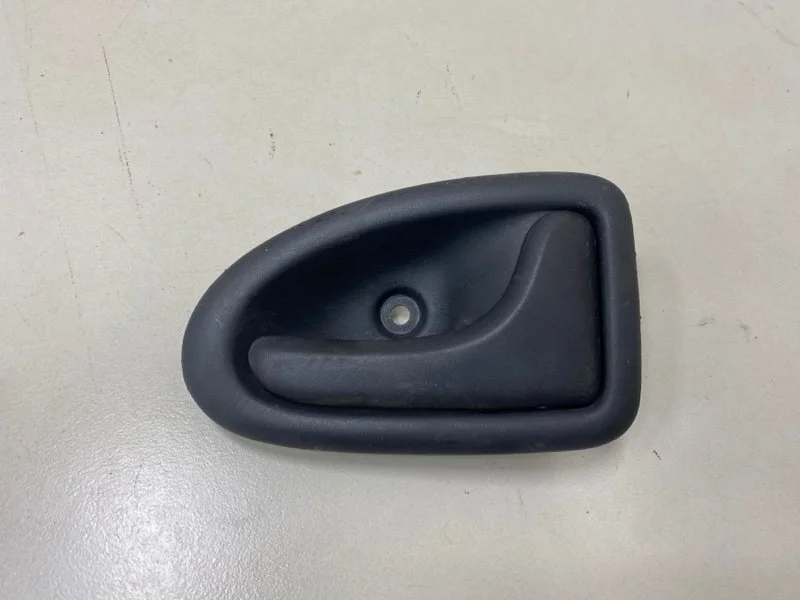 Ручка двери внутренняя правая Renault Symbol 1