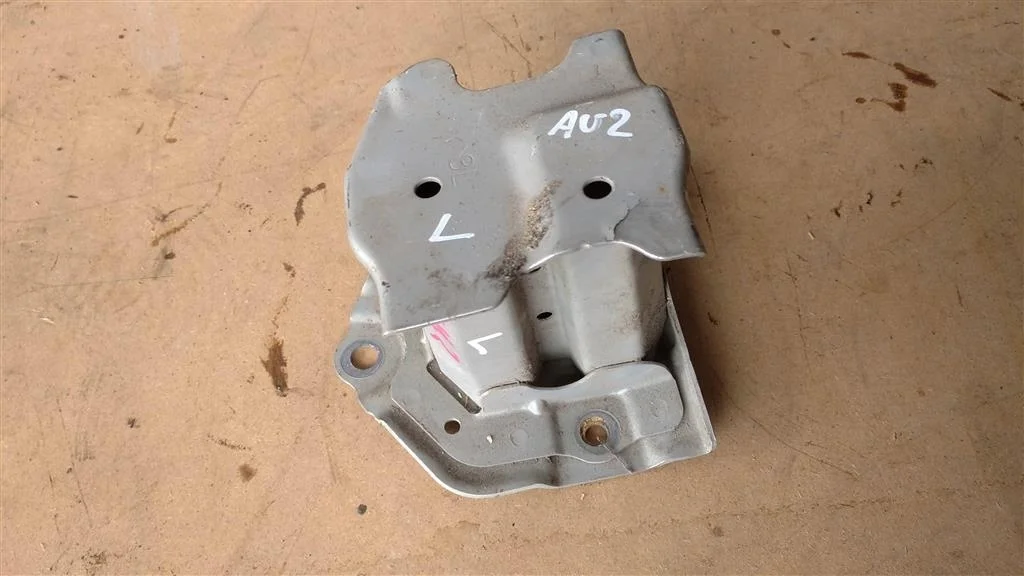 Б.у. кронштейн усилителя бампера зад TOYOTA AURIS ZRE150 TOYOTA AURIS ZRE150