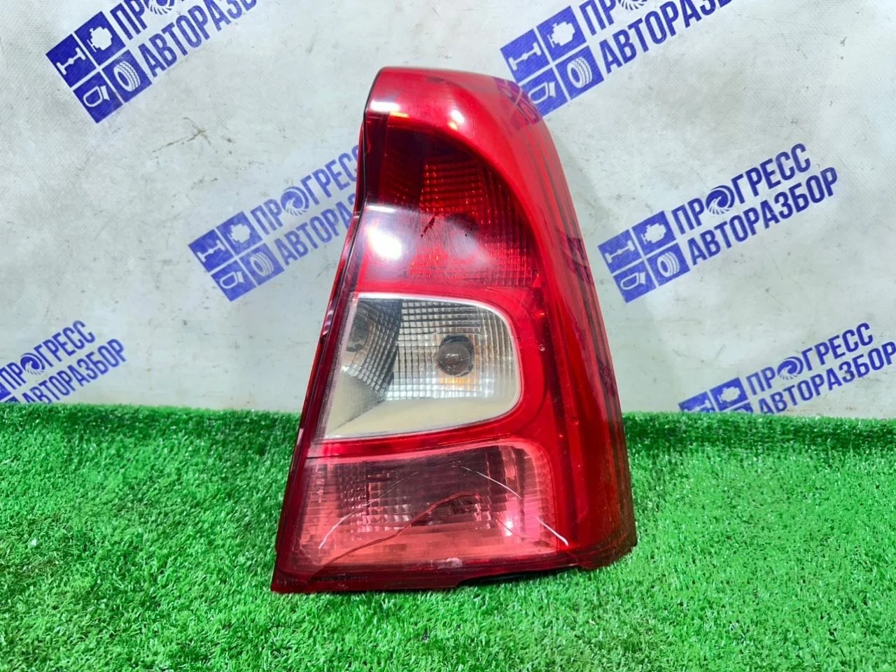 Фонарь Renault Logan 2010 8200744759 СЕДАН 1.6 K4MF710, задний правый