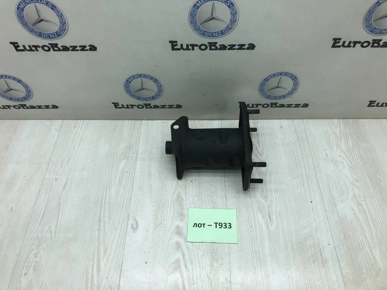 Кронштейн усилителя заднего бампера Mercedes W211