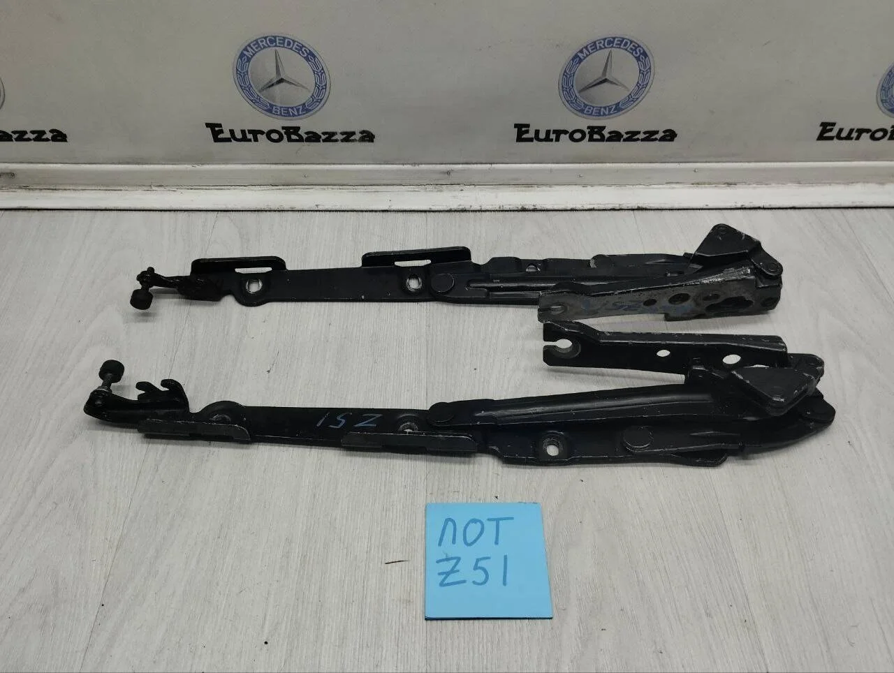 Петля крышки багажника Mercedes W220