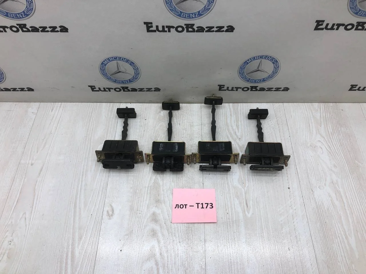 Ограничитель двери Mercedes W203