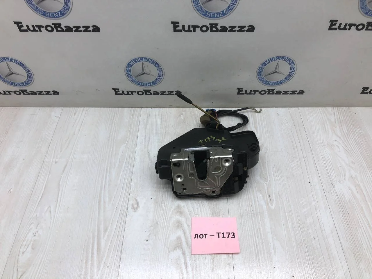 Замок задней левой двери Mercedes W203