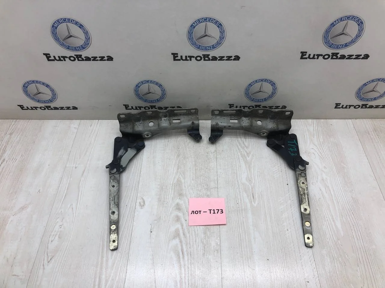 Петля капота Mercedes W203