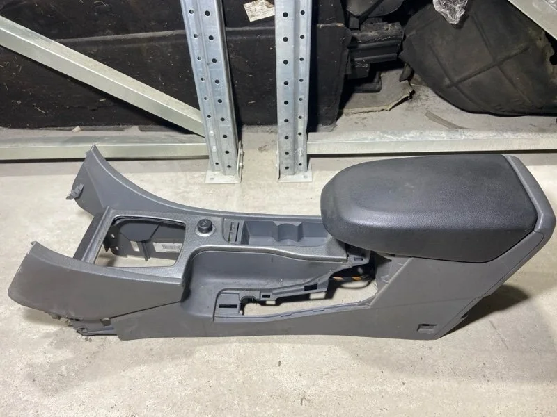 Консоль между сидений Ford Focus 2 (08-11)