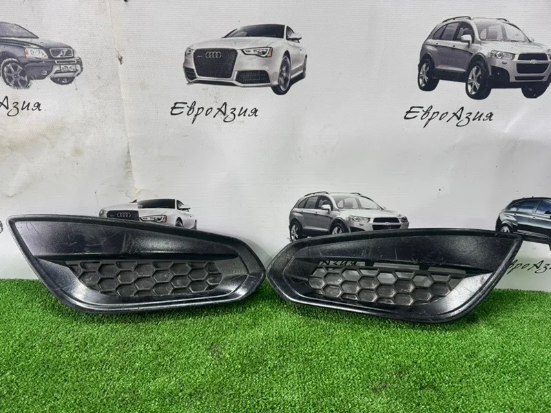 Решетка в бампер Volvo S60 V60 2011 31294130, передняя