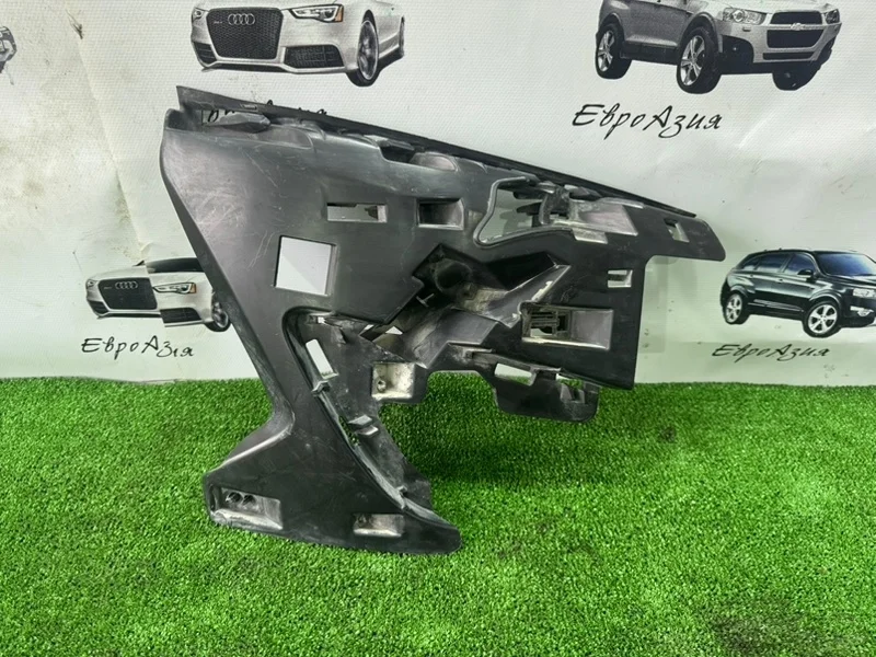 Кронштейн форсунки Volvo S60 V60 2012 31323426, правый