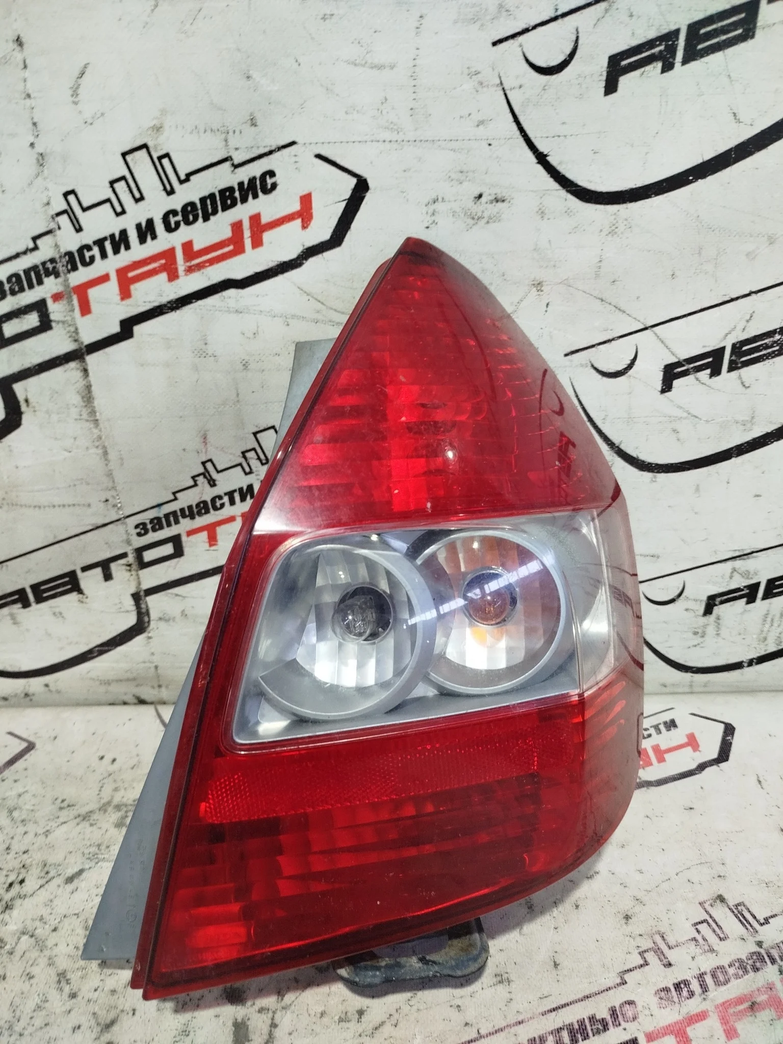 ФОНАРЬ HONDA FIT GD1 GD2 GD3 GD4 4949 БЕЛЫЙ 1 МОДЕЛЬ ПРАВЫЙ 33501SAA003 VB739