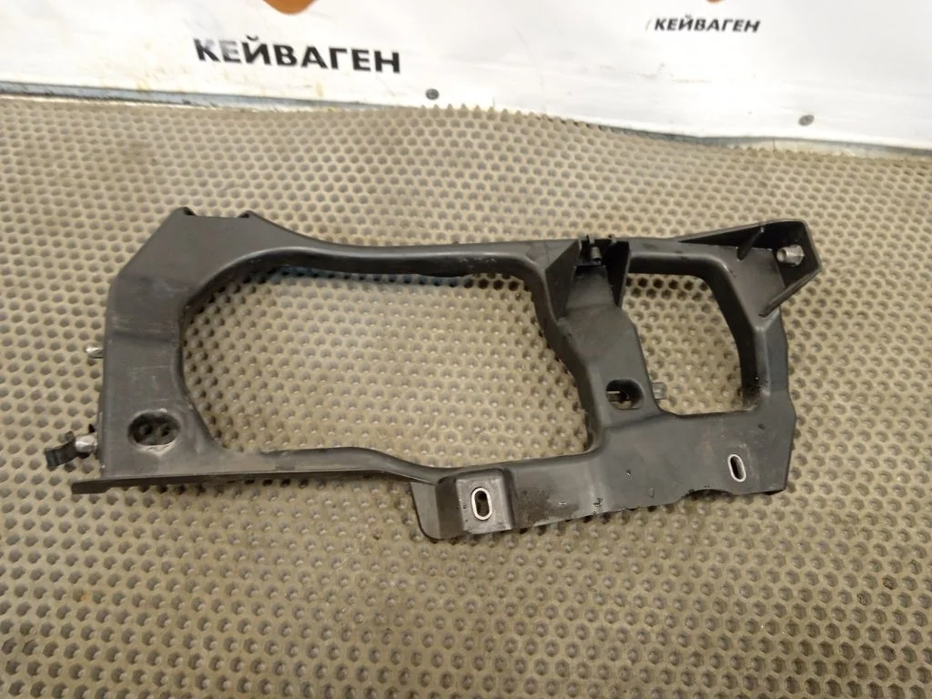 Крепление фары Volkswagen Touareg 2011 7P